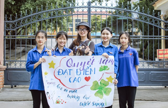 Những bóng hồng tình nguyện mùa thi 2023 ảnh 17