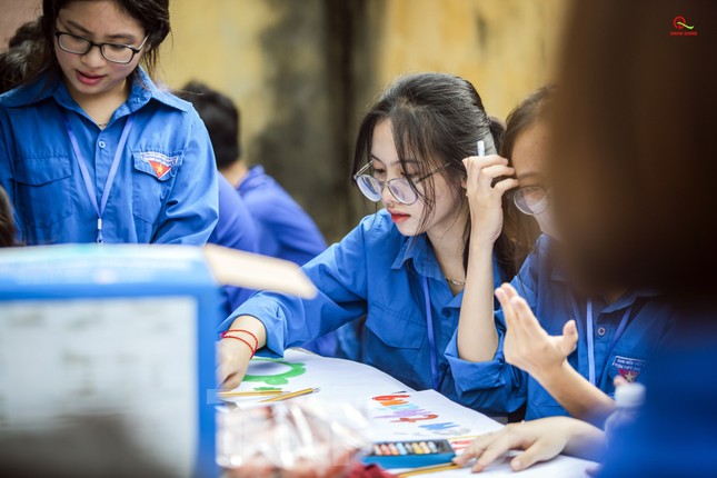 Những bóng hồng tình nguyện mùa thi 2023 ảnh 11