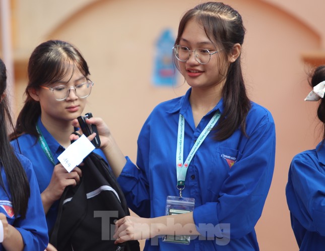 Những bóng hồng tình nguyện mùa thi 2023 ảnh 7