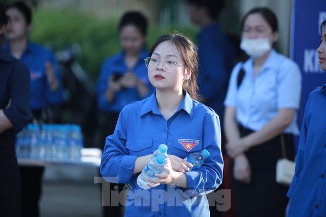 Những bóng hồng tình nguyện mùa thi 2023 ảnh 22