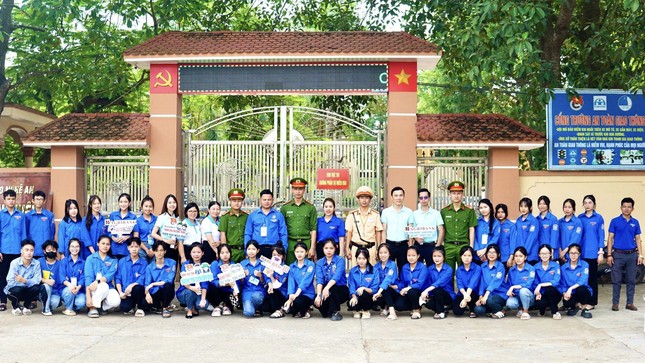 Đi tiếp sức mùa thi, đoàn viên thi tìm hiểu Nghị quyết Đại hội Đoàn ảnh 1