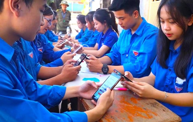 Đi tiếp sức mùa thi, đoàn viên thi tìm hiểu Nghị quyết Đại hội Đoàn ảnh 7