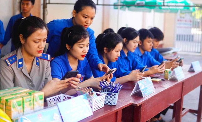Đi tiếp sức mùa thi, đoàn viên thi tìm hiểu Nghị quyết Đại hội Đoàn ảnh 3