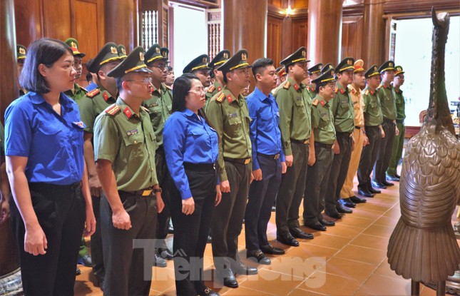 Tuổi trẻ Nghệ An và Ban Thanh niên Bộ Công an xây nhà cho gia đình khó khăn ảnh 1