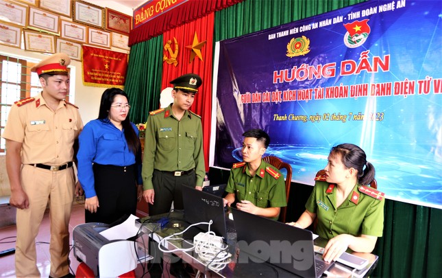 Tuổi trẻ Nghệ An và Ban Thanh niên Bộ Công an xây nhà cho gia đình khó khăn ảnh 8