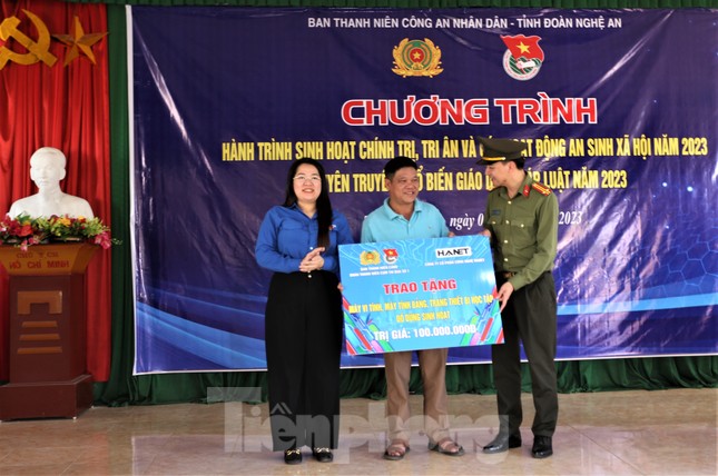 Tuổi trẻ Nghệ An và Ban Thanh niên Bộ Công an xây nhà cho gia đình khó khăn ảnh 10