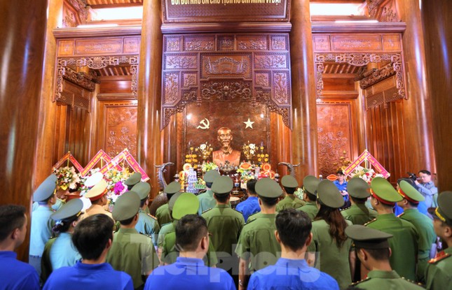 Tuổi trẻ Nghệ An và Ban Thanh niên Bộ Công an xây nhà cho gia đình khó khăn ảnh 2