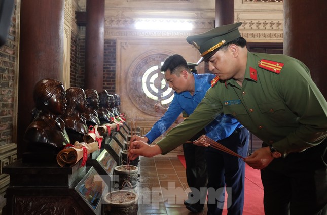 Tuổi trẻ Nghệ An và Ban Thanh niên Bộ Công an xây nhà cho gia đình khó khăn ảnh 7