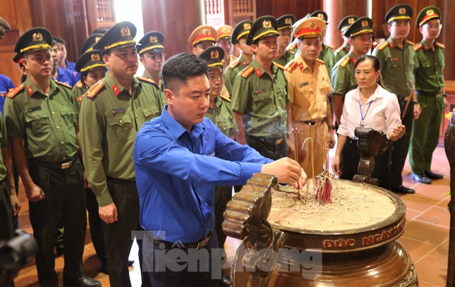 Tuổi trẻ Nghệ An và Ban Thanh niên Bộ Công an xây nhà cho gia đình khó khăn ảnh 3