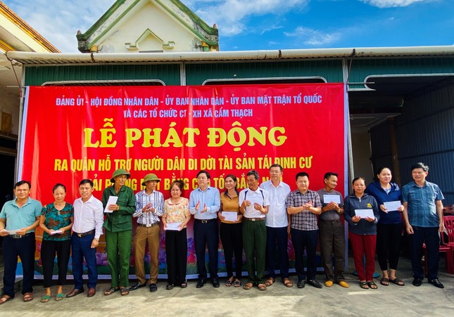 'Áo xanh' giúp người dân di dời nhà cửa, bàn giao mặt bằng cao tốc Bắc - Nam ảnh 2