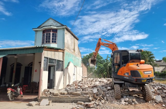 'Áo xanh' giúp người dân di dời nhà cửa, bàn giao mặt bằng cao tốc Bắc - Nam ảnh 9