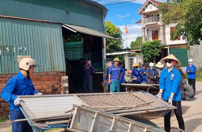 'Áo xanh' giúp người dân di dời nhà cửa, bàn giao mặt bằng cao tốc Bắc - Nam ảnh 5