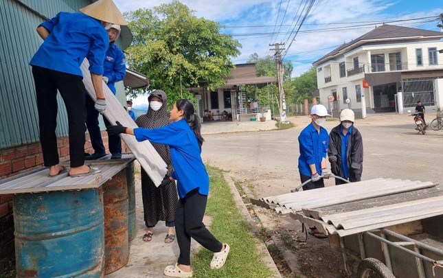 'Áo xanh' giúp người dân di dời nhà cửa, bàn giao mặt bằng cao tốc Bắc - Nam ảnh 6