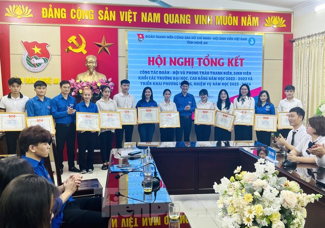 Tỉnh Đoàn Nghệ An tặng bằng khen 89 tập thể, cá nhân xuất sắc trong phong trào thanh niên ảnh 7