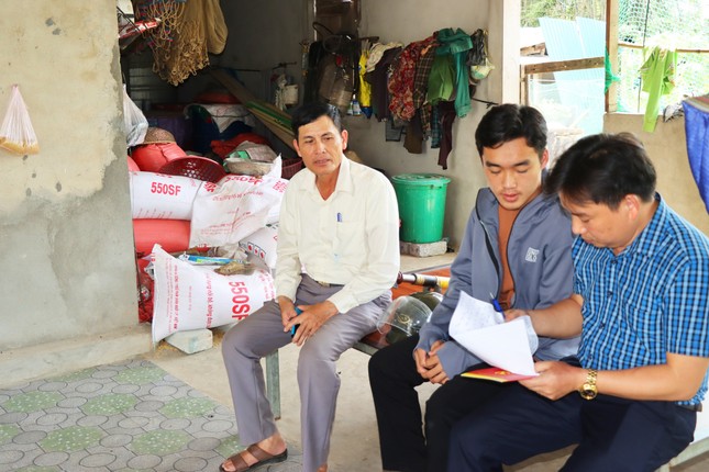 Cả xóm góp tiền hỗ trợ nam sinh nghèo vào đại học ảnh 2