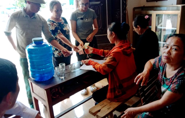 Cả xóm góp tiền hỗ trợ nam sinh nghèo vào đại học ảnh 1