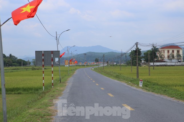 Những con đường miền quê rực rỡ sắc cờ dịp Quốc khánh ảnh 6