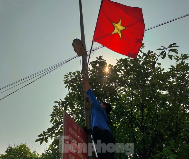 Những con đường miền quê rực rỡ sắc cờ dịp Quốc khánh ảnh 8