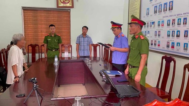 'Nổ' quen biết lãnh đạo tỉnh để lừa đảo xin việc ảnh 1