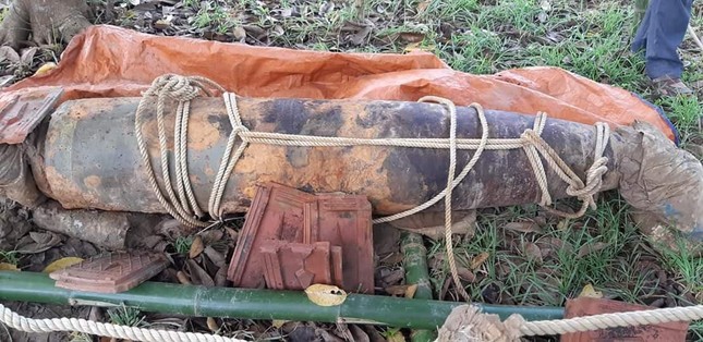 Người dân rốn lũ đi làm trở lại và phát hiện bom 'khủng' ảnh 1