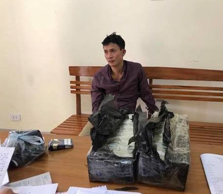 Bắt đối tượng đang vận chuyển 30 bánh heroin vào Sài Gòn tiêu thụ ảnh 1