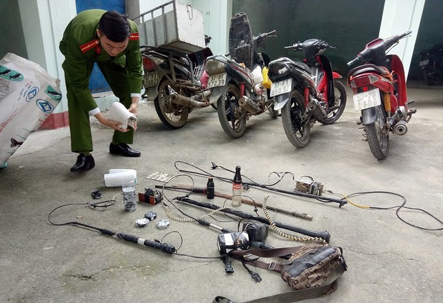 Bắt nhóm 'cẩu tặc' cưỡi xế hộp mang bom xăng tung hoành liên huyện ảnh 3
