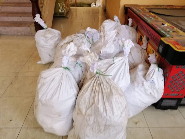 Khám nhà kẻ điều hành đường dây ma túy 700 kg ở Nghệ An ảnh 1