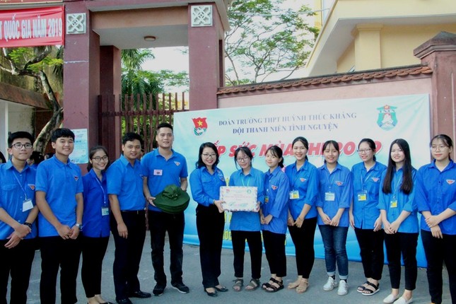 Những 'bông hồng' tình nguyện tiếp sức sỹ tử ảnh 7