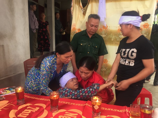 Xóm nghèo nơi 3 học sinh đuối nước tử vong buồn trĩu đại tang ảnh 3