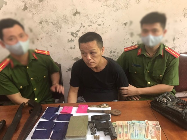 Công an nổ súng trấn áp đối tượng ma túy mang vũ khí nóng ảnh 1