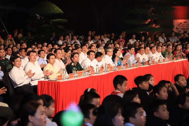 Lắng đọng cầu truyền hình 'Hồ Chí Minh - Sáng ngời ý chí Việt Nam' ảnh 1