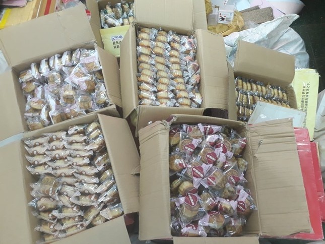Phạt 30 triệu đồng người đàn ông kinh doanh bánh trung thu không rõ nguồn gốc ảnh 1