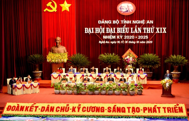 Thủ tướng Nguyễn Xuân Phúc chỉ ra 8 nhiệm vụ trọng tâm cho Nghệ An ảnh 2