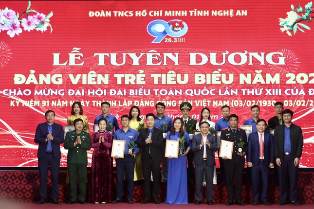 Tỉnh đoàn Nghệ An tuyên dương Đảng viên trẻ tiêu biểu ảnh 4