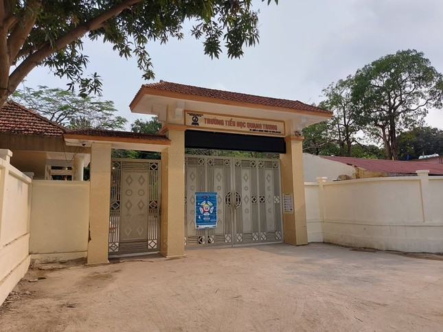 Nhận nước ngọt miễn phí từ nhóm người lạ, 9 học sinh đau bụng, buồn nôn ảnh 1