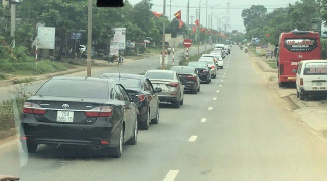 Kỷ luật Phó giám đốc bệnh viện rình rang rước dâu cho con giữa đại dịch COVID-19 ảnh 1