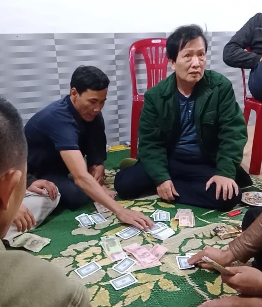 Phạt 2 triệu đồng chủ tịch xã đánh bạc trong mùa dịch COVID-19 ảnh 1