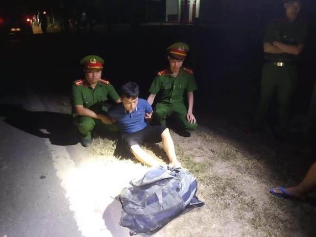 Truy đuổi ô tô chở 30kg ma túy trong đêm, bắt giữ 2 đối tượng ảnh 2