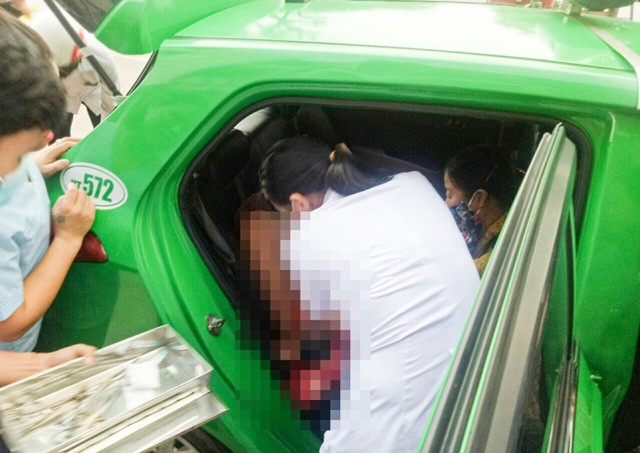 Tài xế taxi đỡ đẻ cho sản phụ chuyển dạ trên đường đến bệnh viện ảnh 1