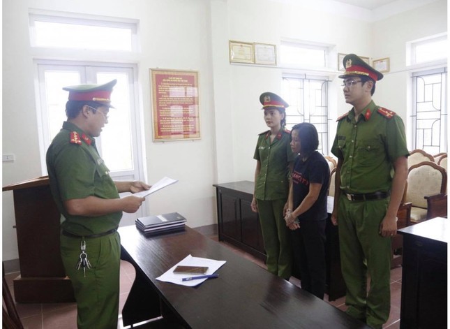 Khởi tố cựu cán bộ ngân hàng lừa đảo gần 3 tỷ đồng ảnh 1