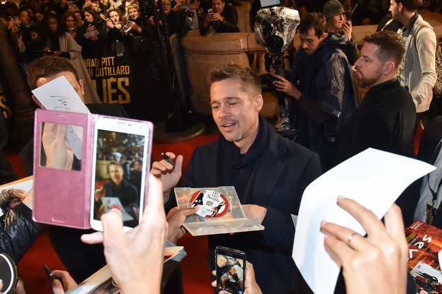 Brad Pitt và Marion Cotillard thắm thiết ở Paris ảnh 1