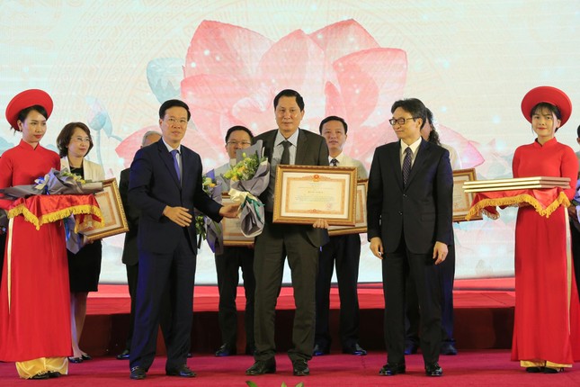 Dân tộc muốn vươn lên phải nâng cao dân trí, văn hóa đọc ảnh 1