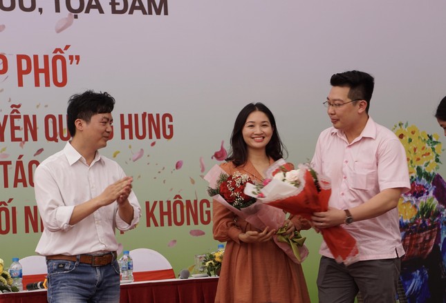 Hai nhà thơ ra tản văn về Hà Nội ảnh 1