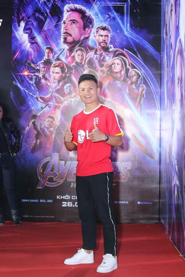 Quang Hải và 'một nửa showbiz' Việt gây 'bão' tại thảm đỏ Endgame ảnh 1