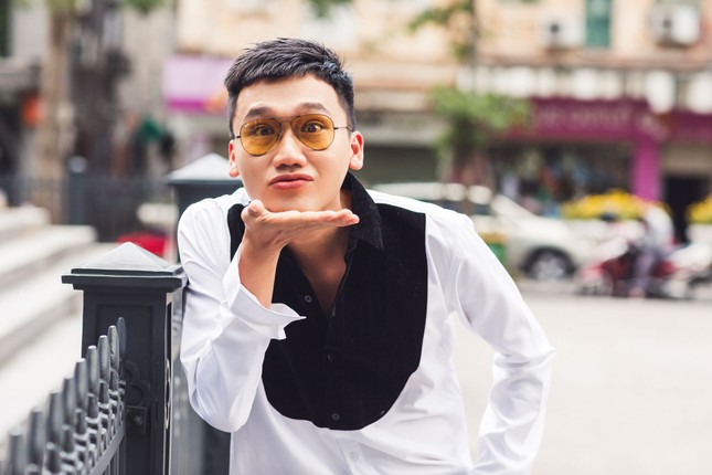 Sau ‘Nhà trọ Balanha’, Xuân Nghị xuất hiện ngày càng chất ảnh 4