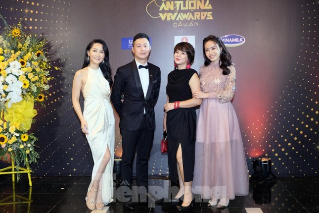 Hậu trường VTV Awards: Soi nhan sắc của BTV Mai Ngọc và dàn diễn viên lộng lẫy ảnh 3