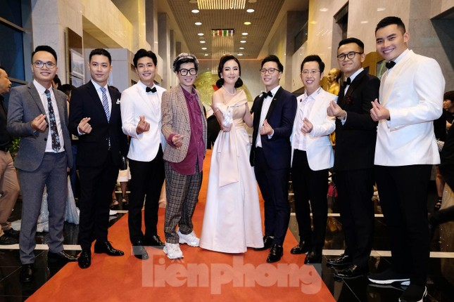 Hậu trường VTV Awards: Soi nhan sắc của BTV Mai Ngọc và dàn diễn viên lộng lẫy ảnh 2