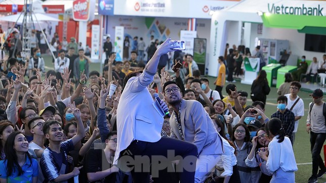 Bảo Trâm, Rapper Rica đốt cháy sân khấu ‘Sóng Festival’ ảnh 7
