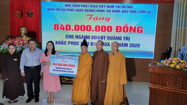 Giáo hội trao thêm 2 tỷ đồng ủng hộ đồng bào miền Trung ảnh 1