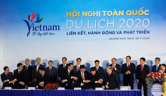 Phó Thủ tướng Vũ Đức Đam: Nắm tay nhau hành động đưa du lịch vượt khủng hoảng ảnh 3